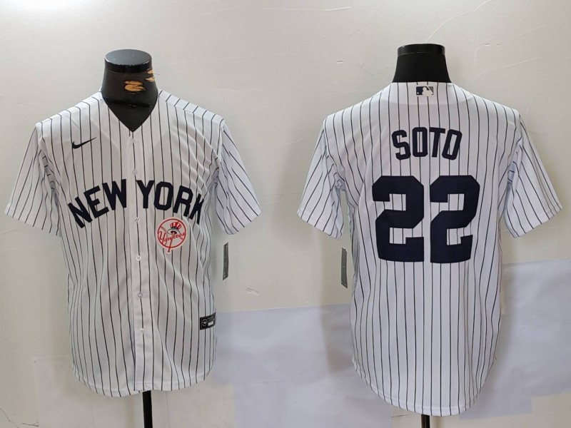 Men's New York Yankees #22 Juan Soto White Cool Base Stitched Baseball Jersey 5 Men's New York Yankees #22 Juan Soto White Cool Base Stitched Baseball Jersey 5