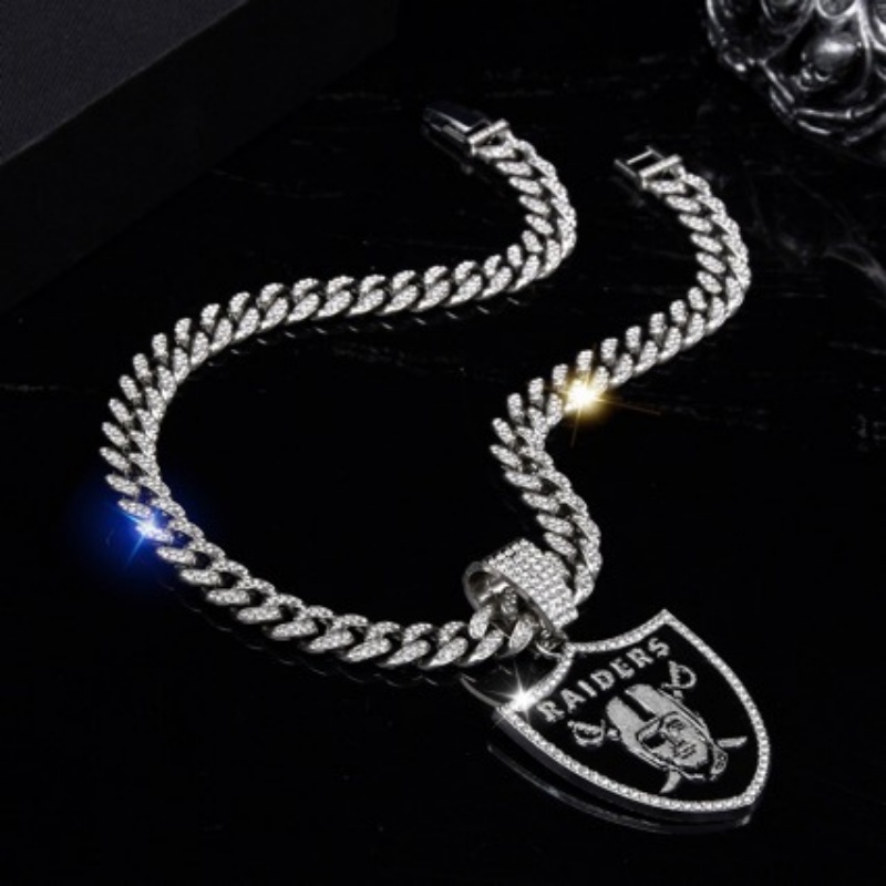 Raiders Pendant and Necklace Silver